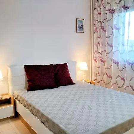 Apartmán Ltt - Near Airport, Spacious, Sunny