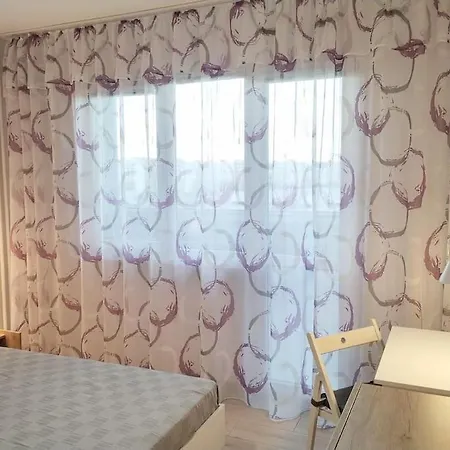 Apartmán Ltt - Near Airport, Spacious, Sunny *