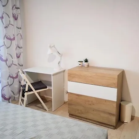 Ltt - Near Airport, Spacious, Sunny Apartmán Sofie
