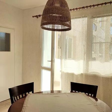 Ltt - Near Airport, Spacious, Sunny 公寓 索菲亞